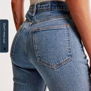 Abercrombie & Fitch Ultra High Rise Ankle Straight Jean Size 29